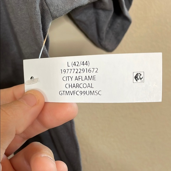 Venom Marvel, Men's & Big Men's Graphic Crew Neck T-Shirt, City Aflame, Sizes L - Picture 4 of 8